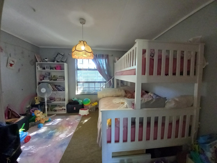 To Let 4 Bedroom Property for Rent in Rouxville Western Cape